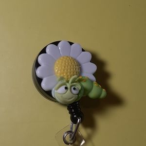 Retractable name badge holder